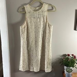 Lace white dress with back cutout